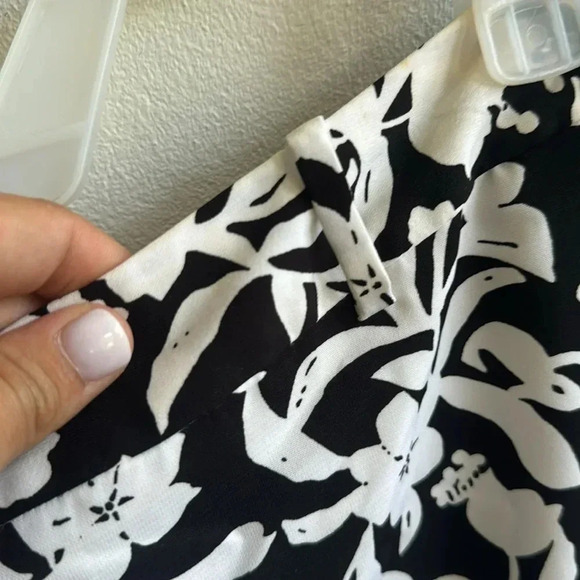 Tehama Black & White Floral Golf Skort - Size 10 - Picture 4 of 13